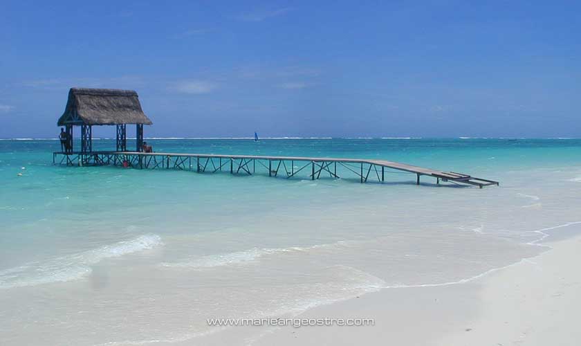 île Maurice, plage de Trou-Aux-Biches après le cyclone Gerry © Marie-Ange Ostré