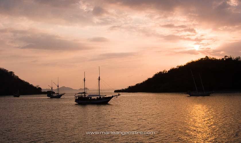 Florès, coucher de soleil sur baie de Labuan Bajo © Marie-Ange Ostré