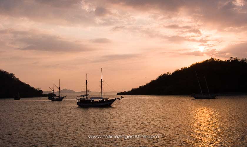 Florès, coucher de soleil sur baie de Labuan Bajo © Marie-Ange Ostré