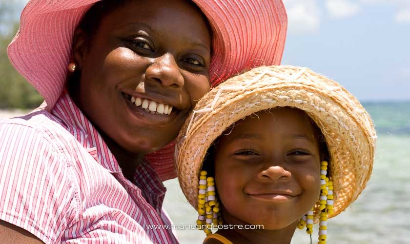Cat Island, femme et fillette © Marie-Ange Ostré