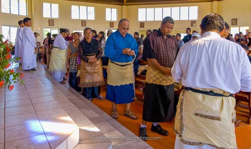 Tonga, messe dominicale sur l'île de Foa aux Ha'Apai